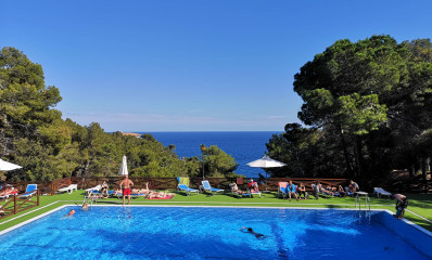 Camping pool sea view Cala Llevado